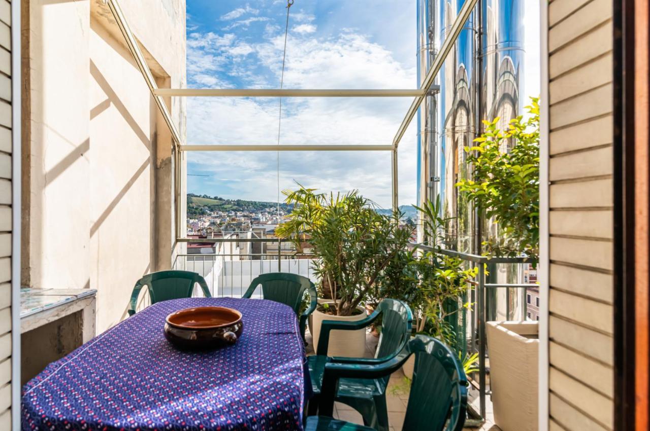 Attico Pisaurum - Central Apartment With Parking! เปซาโร ภายนอก รูปภาพ